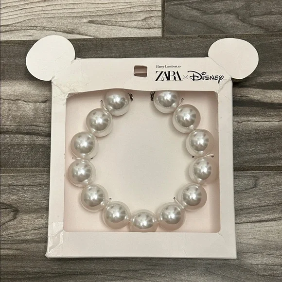 New! Special collaboration Harry Lambert for Zara x Disney - Picture 2 of 9